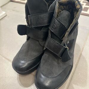 Fly London Black & Brown Leopard-Print Wedge Sneakers